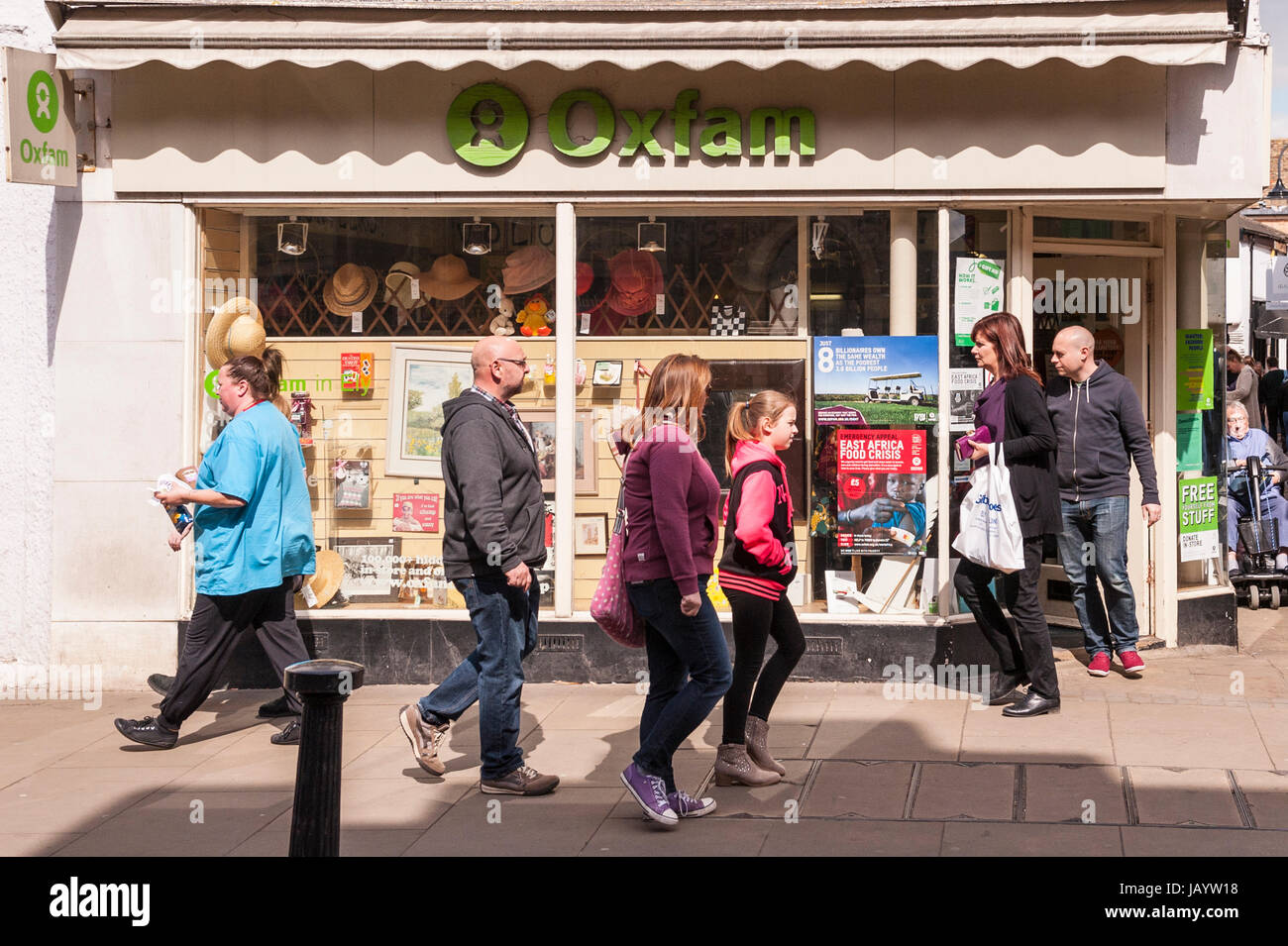 La carità di Oxfam shop store in Ely , Cambridgeshire , Inghilterra , Inghilterra , Regno Unito Foto Stock La carità di Oxfam shop store in Ely , Cambridgeshire , Inghilterra , Inghilterra , Regno Unito Foto Stock