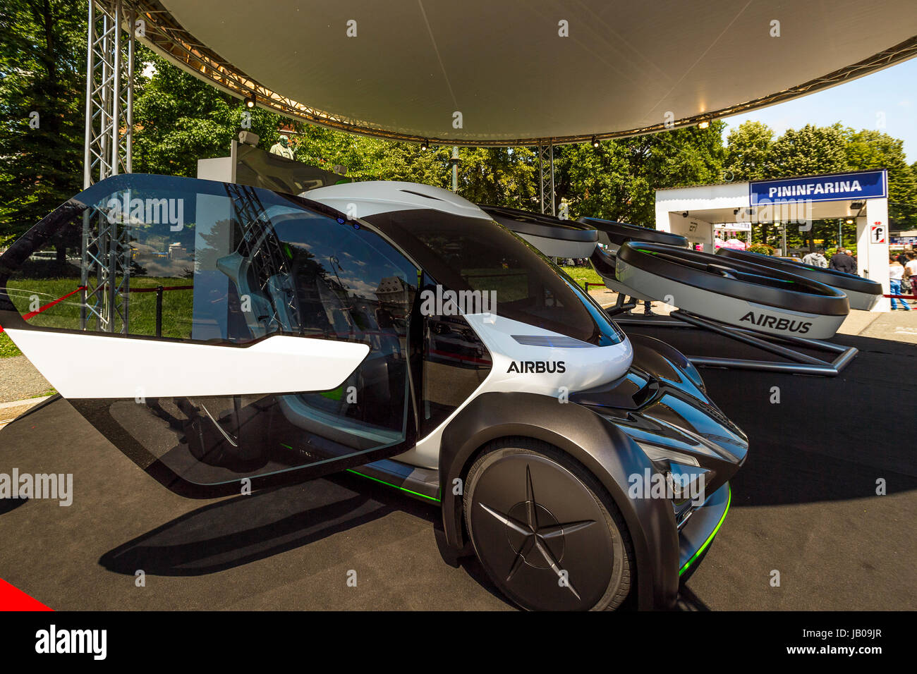 Il Piemonte, Torino, Italia. Il giorno 08 Giugno, 2017. Italia Piemonte Torino parco del Valentino 'Salone dell'auto di Torino ' Ital Design Airbus - auto e Drone Credito: Davvero Facile Star/Alamy Live News Foto Stock