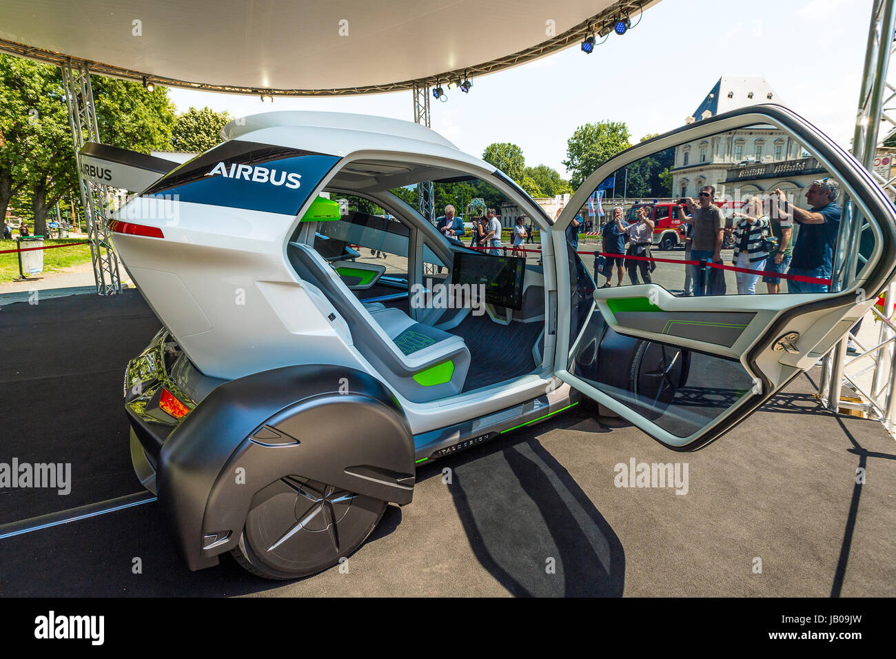 Il Piemonte, Torino, Italia. Il giorno 08 Giugno, 2017. Italia Piemonte Torino parco del Valentino 'Salone dell'auto di Torino ' Ital Design Airbus - auto e Drone Credito: Davvero Facile Star/Alamy Live News Foto Stock