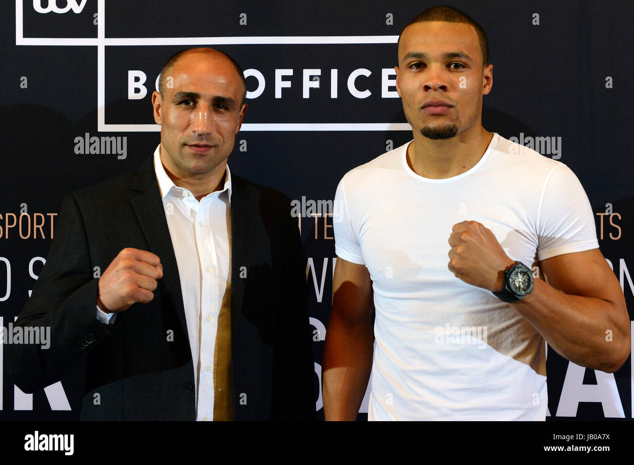 Berlino, Germania. 8 Giugno, 2017. Arthur Abraham (L) e Chris Eubank jr. partecipare ad una conferenza stampa prima del Super middleweight IBO incontro di boxe a Berlino, Germania, 8 giugno 2017. Foto: Maurizio Gambarini/dpa/Alamy Live News Foto Stock