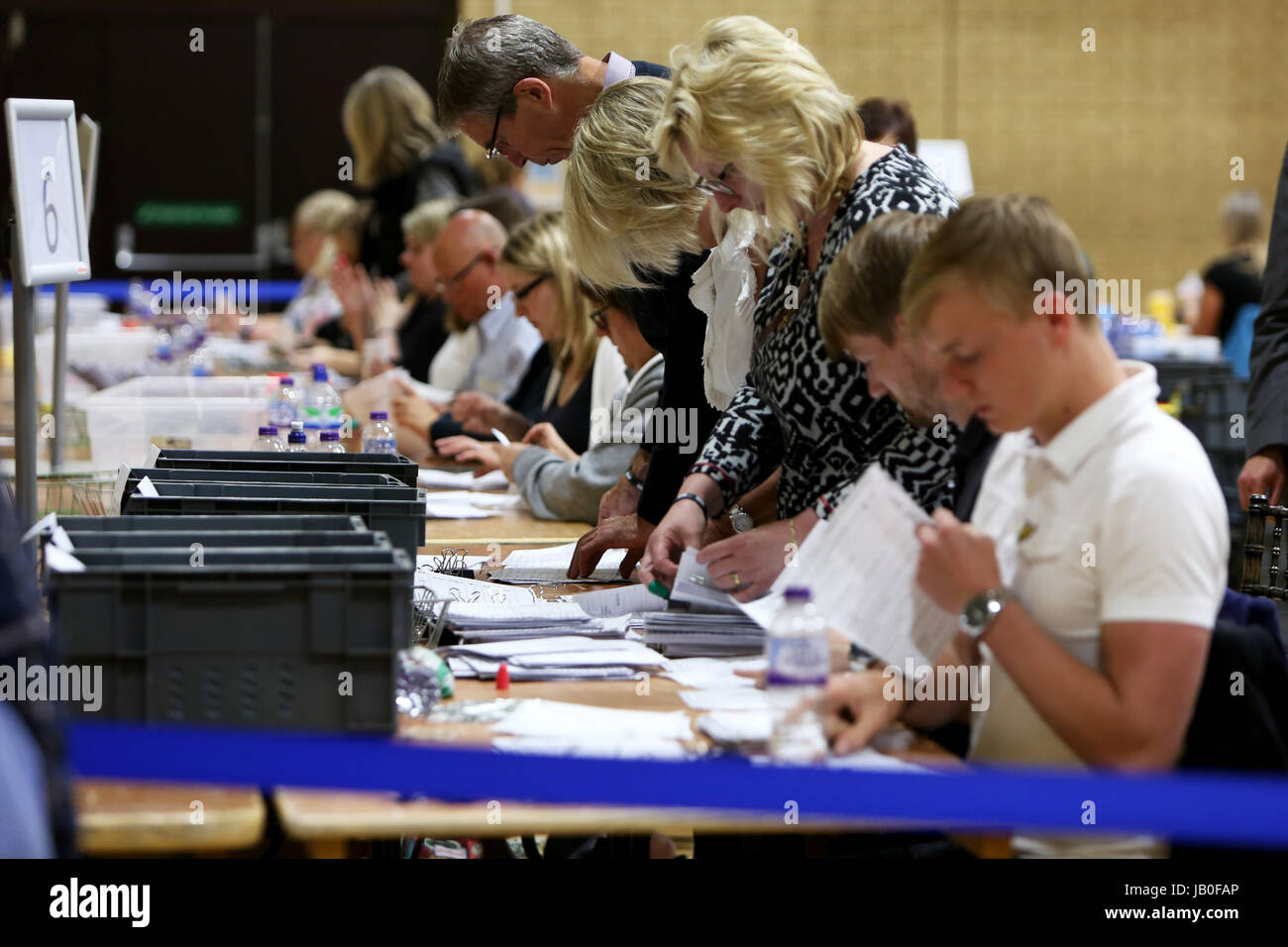 Bognor Regis, West Sussex, Regno Unito. Il 9 giugno, 2017. Il risultato del 2017 elezioni generali nel conteggio Bognor Regis con il candidato conservatore Nick Gibb vincente. © Sam Stephenson/Alamy Live News. Foto Stock