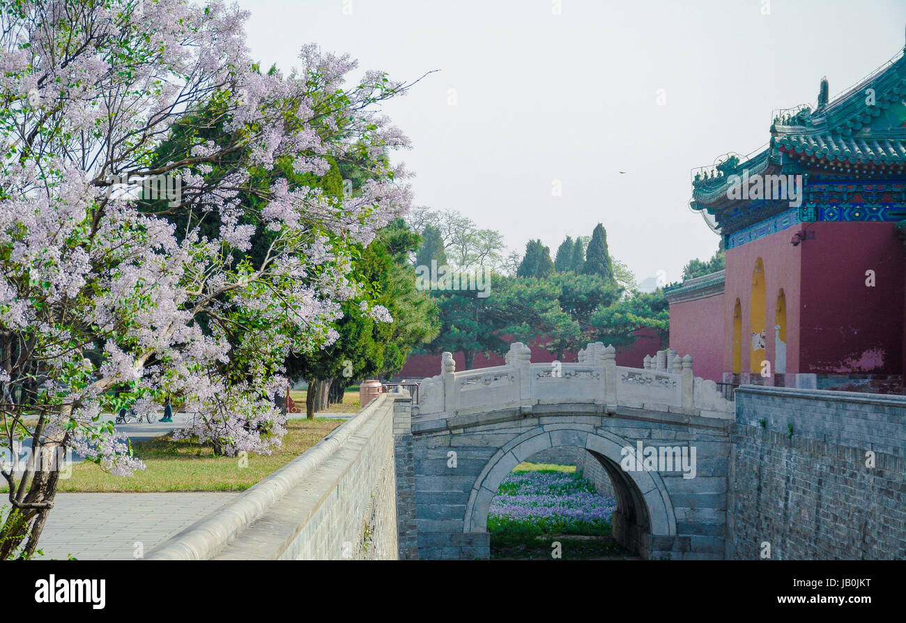 Beijin, Beijin, Cina. Il 9 giugno, 2017. Palazzo di astinenza si trova a nord ovest del Tumulo Circolare Altare e accanto alla porta ovest del Parco del Tempio del Cielo. È stato un posto per l'imperatore di astenersi dal cibo prima di adorare il cielo cerimonia iniziata. Essa ha diversi edifici distintivi, come ad esempio la sala Beamless, il resto Palace e la torre campanaria. Credito: SIPA Asia/ZUMA filo/Alamy Live News Foto Stock