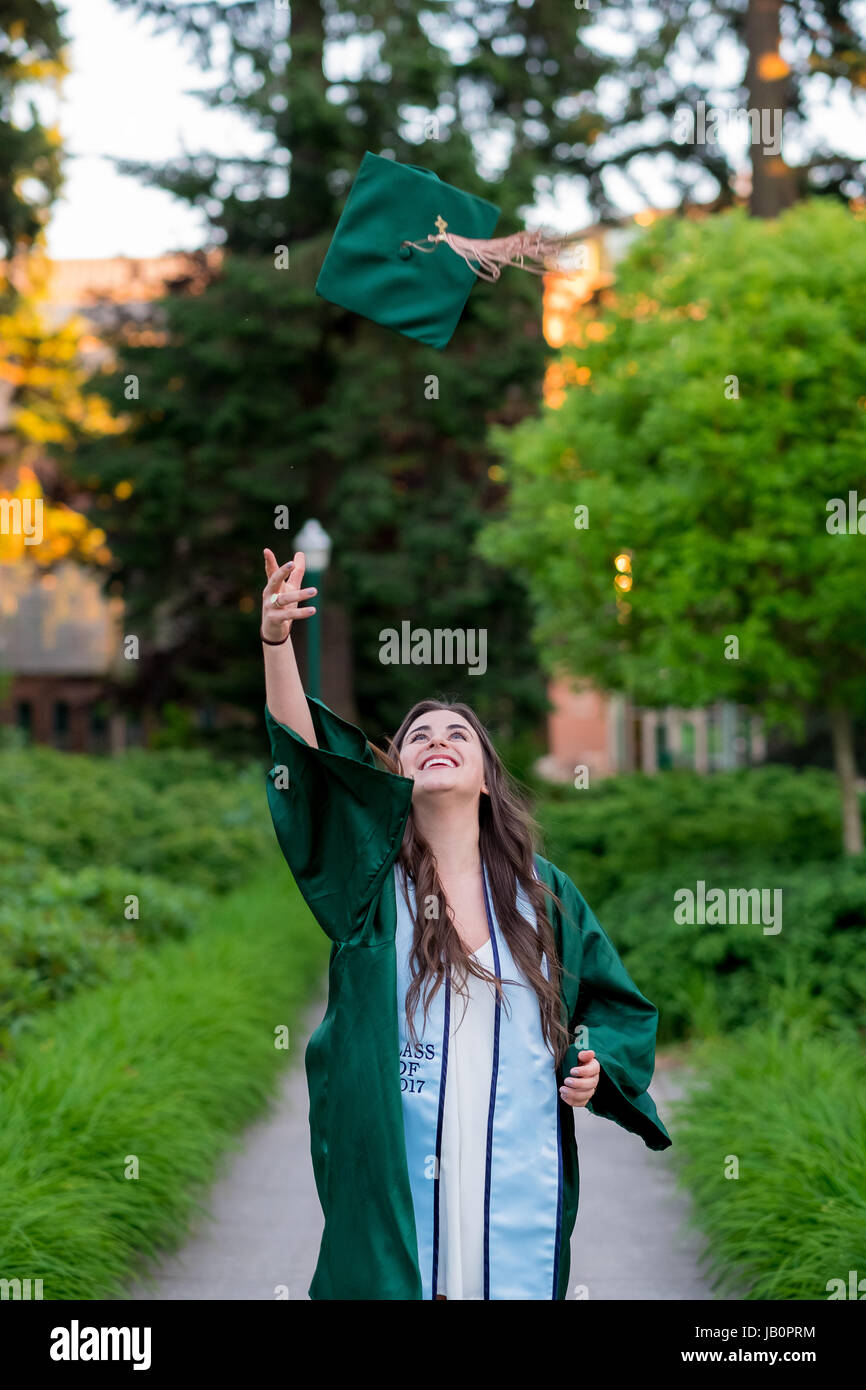 Studente di College di graduazione ritratto dello stile di vita del campus presso una università. Foto Stock