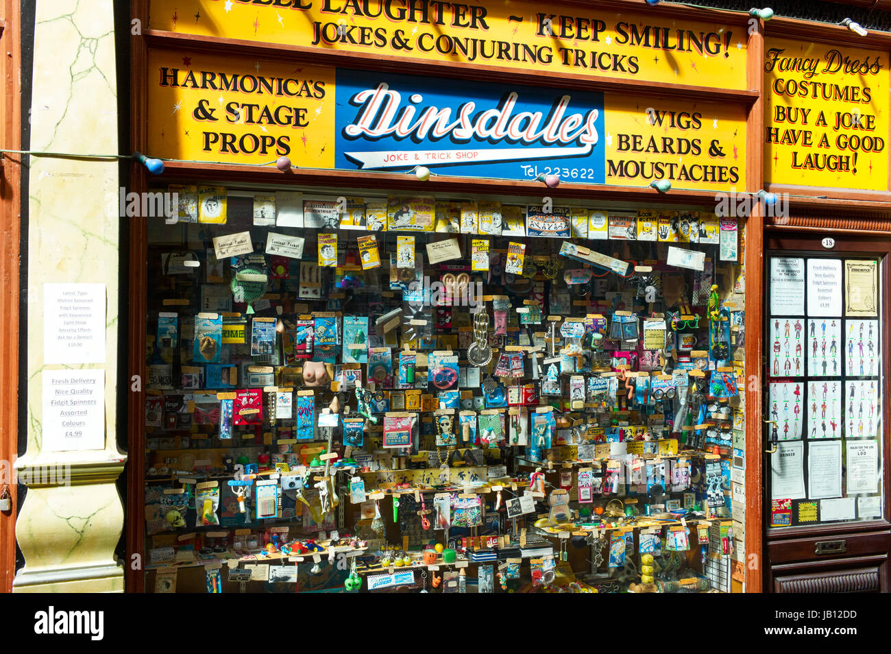 Dinsdales costume e scherzo shop in Hepworth Arcade, Hull Foto Stock