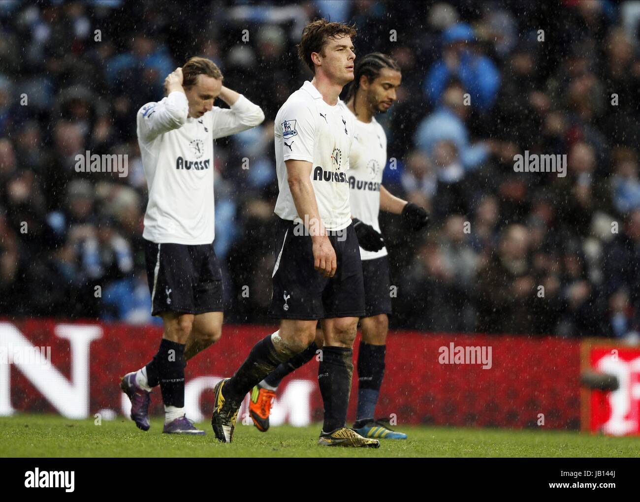 SCOTT PARKER & TEAM TRUDGE OFF Manchester City V SPURS FC Etihad Stadium Manchester Inghilterra 22 Gennaio 2012 Foto Stock