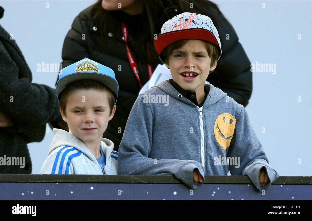 CRUZ BECKHAM & Romeo Beckham FIGLI DI DAVID BECKHAM E VICT CARSON LOS ANGELES CALIFORNIA USA 18 Marzo 2012 Foto Stock