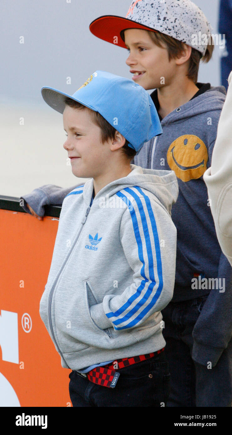 CRUZ BECKHAM & Romeo Beckham FIGLI DI DAVID BECKHAM E VICT CARSON LOS ANGELES CALIFORNIA USA 18 Marzo 2012 Foto Stock