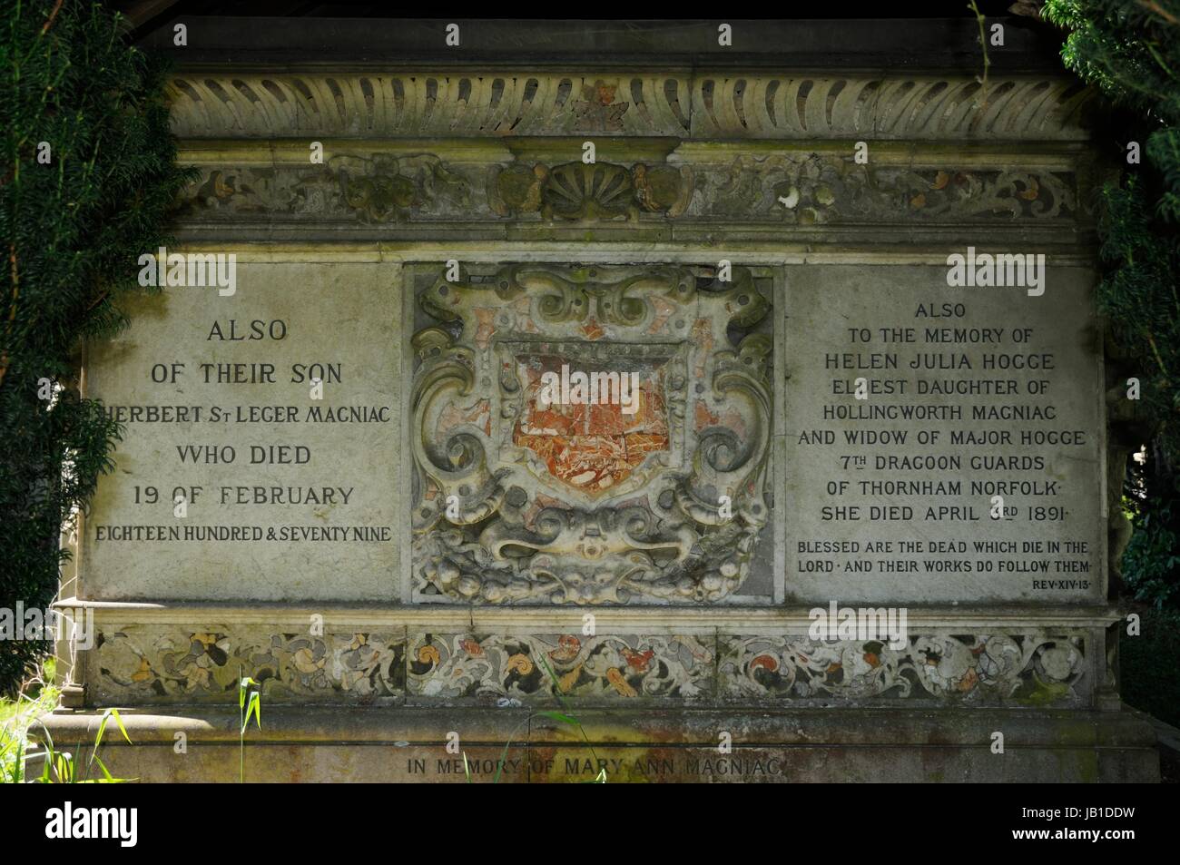 La famiglia Magniac Mausoleo, Sharnbook, Bedfordshire possono è una massiccia, ornata, mausoleo di marmo. Esso ha una tettoia in legno Foto Stock