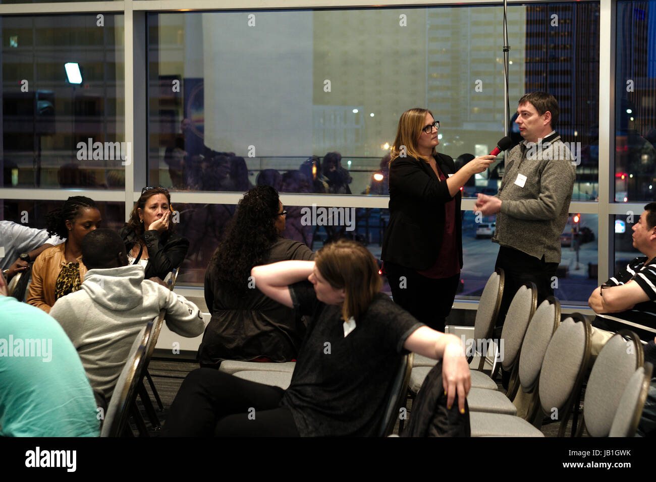 Arnaud de grave / le pictorium - Effetti del maggiore numero di ponticelli di confine alla frontiera USA/Canada nel Manitoba. - 20/04/2017 - Canada / manitoba - un migrante dall'Ucraina sono arrivati più di dieci anni fa, egli ha espresso la sua preoccupazione per le questioni economiche dovute alle onde illegale del valico di frontiera. cbc media nazionale/radio ha organizzato una riunione per discutere la situazione dei rifugiati, specialmente il confine ponticelli. tutti i punti di vista sono rappresentati: pro- e anti- migranti economia problemi sono anche sollevato, nonché la sicurezza degli abitanti di Manitoba, in particolare le persone che vivono in th Foto Stock