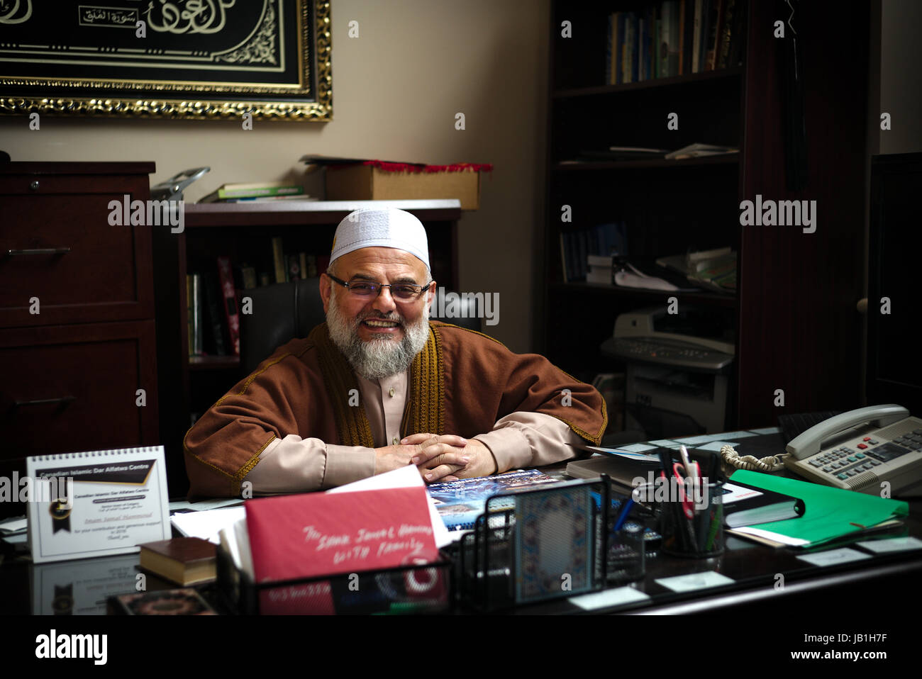 Arnaud de grave / le pictorium - la comunità musulmana aiuta i rifugiati a Calgary, Alberta. - 16/04/2017 - Canada / alberta - calgary senior imam jamal hammoud fornisce la posizione per il centro di accoglienza in calagary a sua moschea. Il centro di accoglienza a calgary: aiuto con la somministrazione, esl lezioni, attività per la gioventù e naturalmente un posto per pregare. Foto Stock