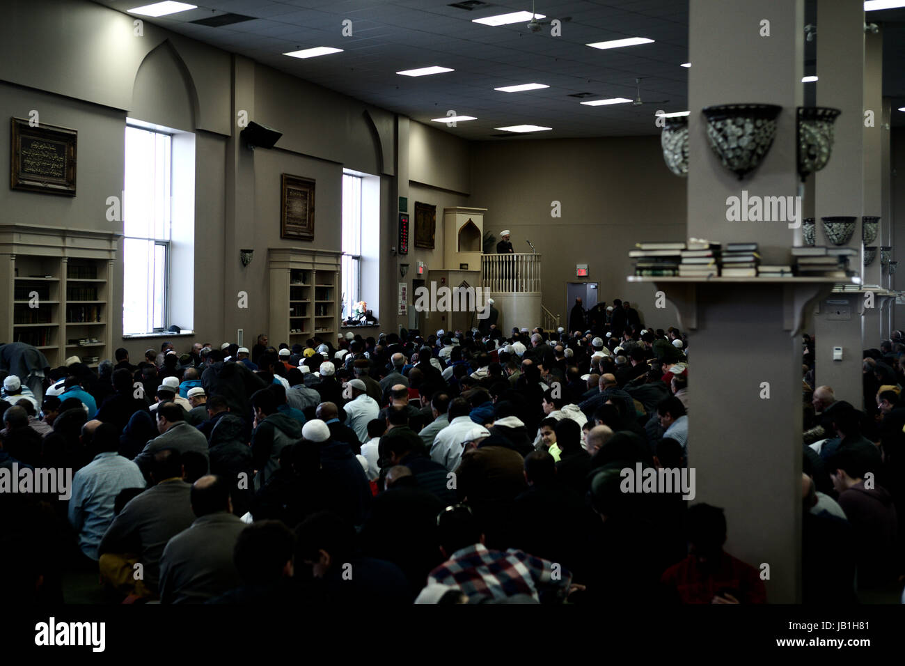 Arnaud de grave / le pictorium - la comunità musulmana aiuta i rifugiati a Calgary, Alberta. - 14/04/2017 - Canada / alberta - a Calgary, il centro di accoglienza in calagary è situato presso la moschea. i rifugiati possono trovare aiuto con somministrazione, ESL, lezioni di attività per la gioventù e naturalmente un posto per pregare. Foto Stock