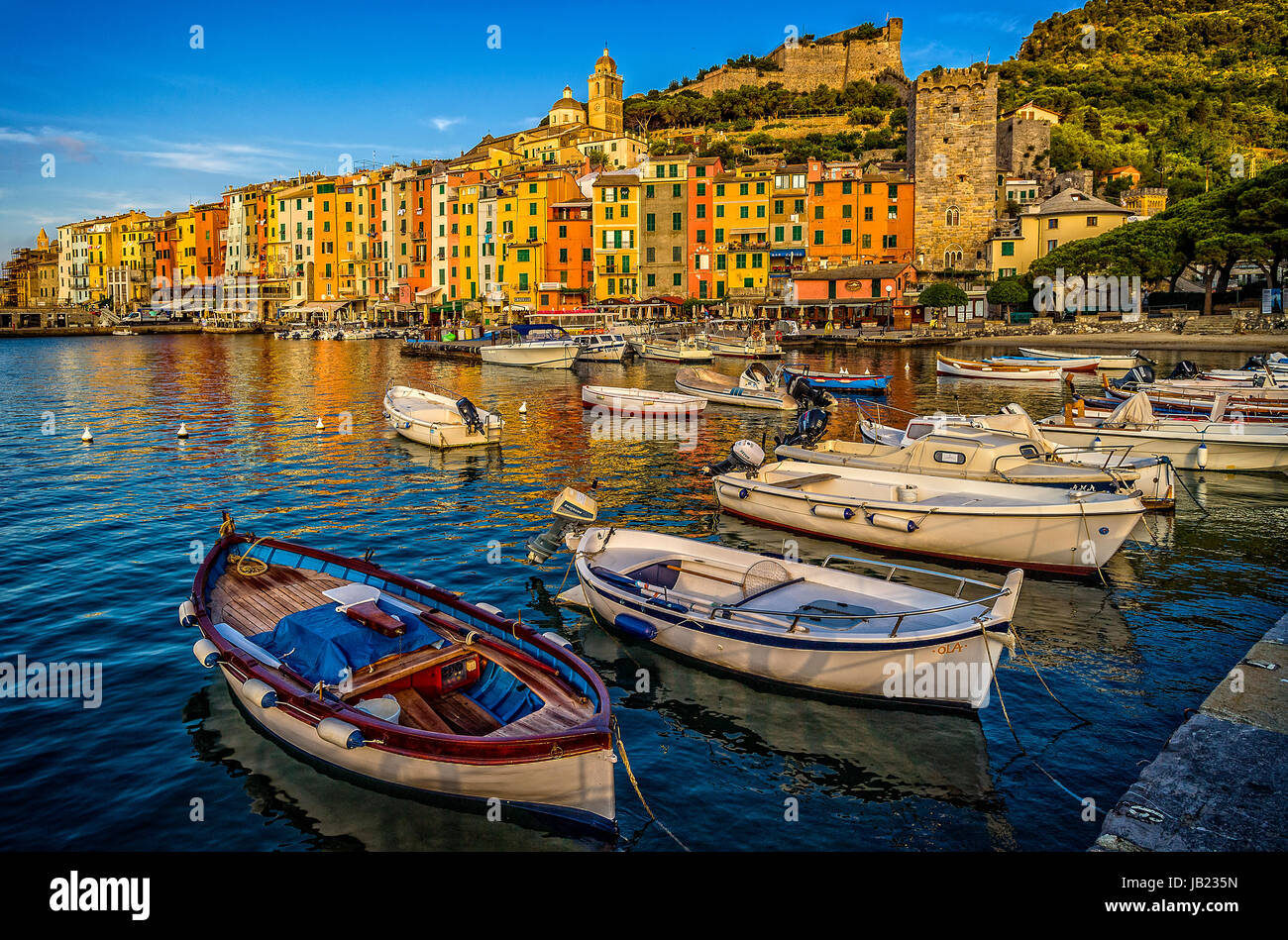 Italia Liguria Portovenere - il villaggio e le barche Foto Stock
