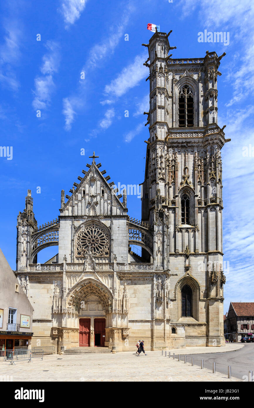 Francia, Nièvre (58), Clamecy, l'ancienne collégiale Saint-Martin // Francia, Nièvre, Clamecy, la chiesa di San Martino Foto Stock