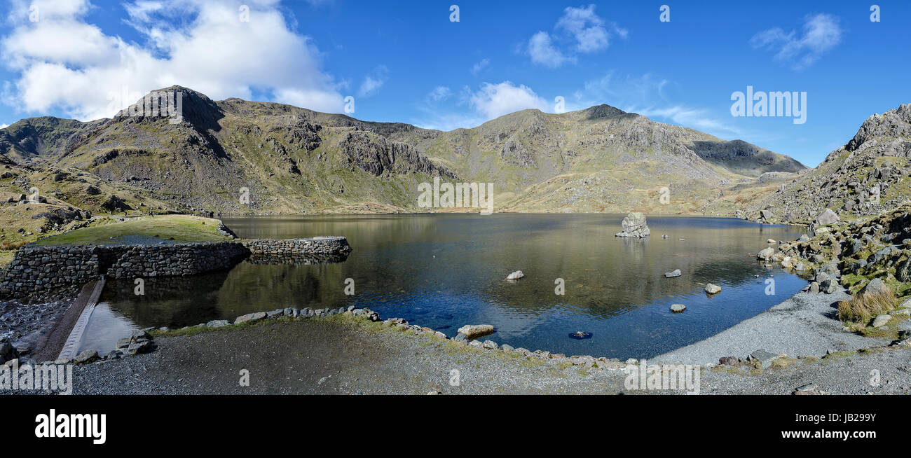 Vista panoramica di coniston vecchio uomo dalle leve acqua Foto Stock