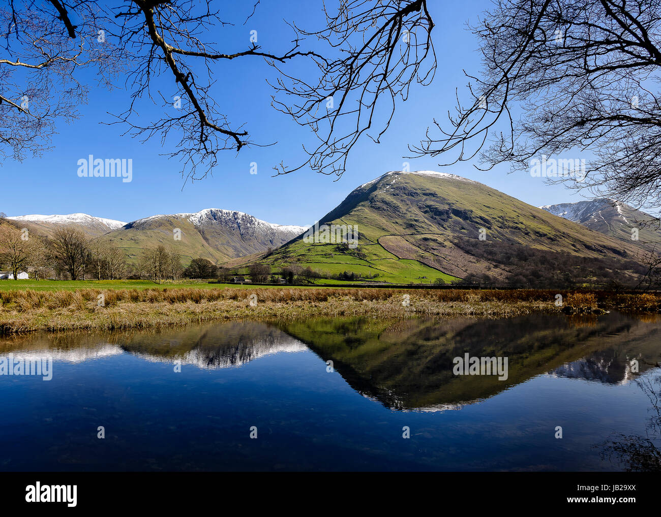 Hartsop dodd riflessa nei fratelli acqua Foto Stock