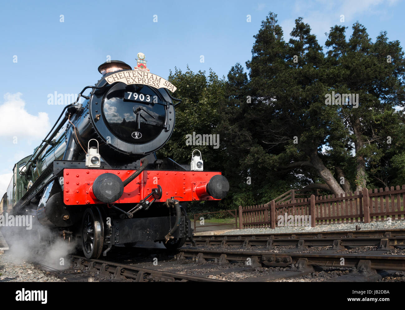 Treno a vapore modificato classe Hall 4-6-0 Foremarke Hall n. 7903 Cheltenham Spa Express permanente al Toddington GWR Stazione, Gloucestershire, UK. Foto Stock