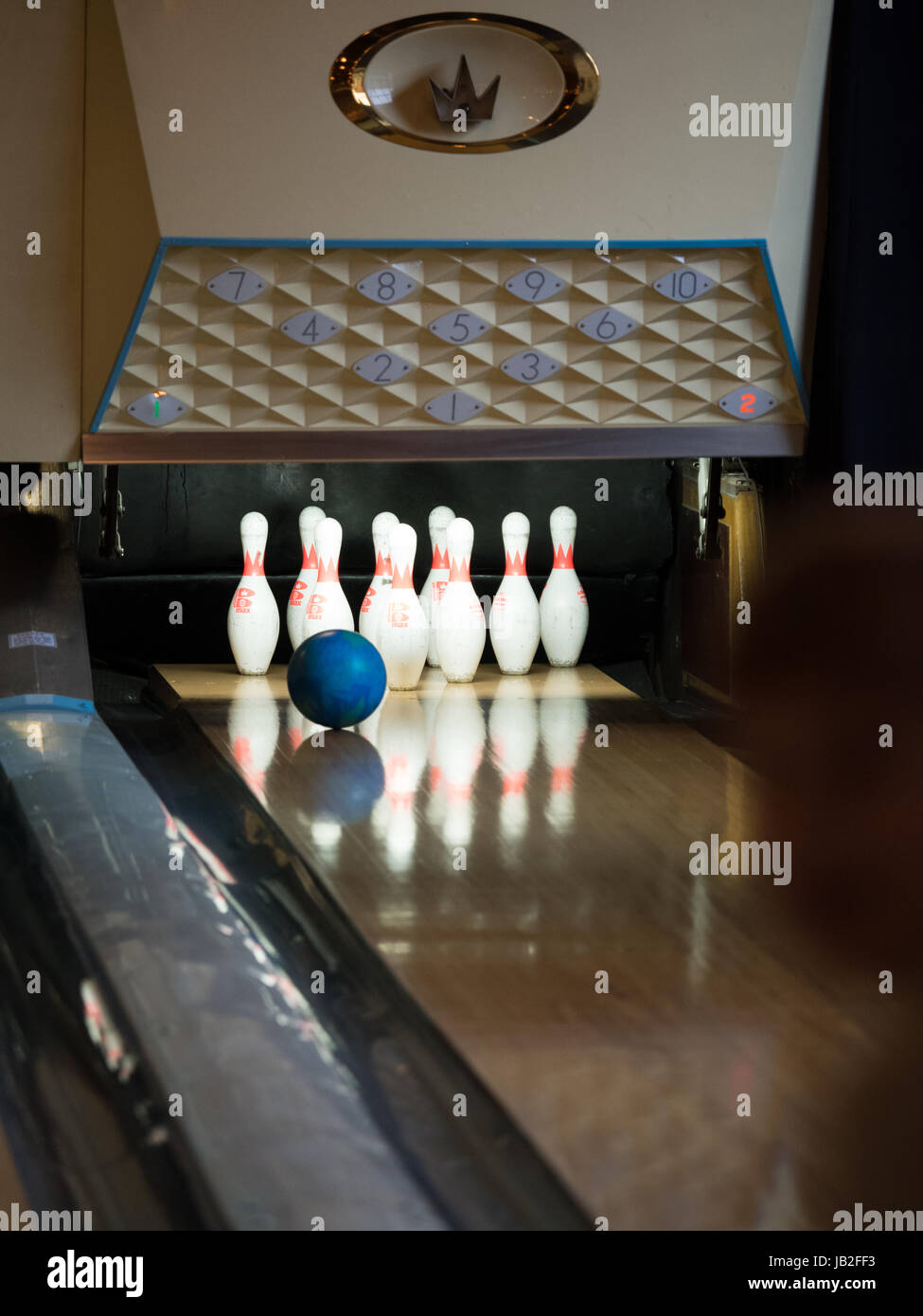 Sfera e perni in una pista da bowling a Nashville, TN Foto Stock Sfera e perni in una pista da bowling a Nashville, TN Foto Stock