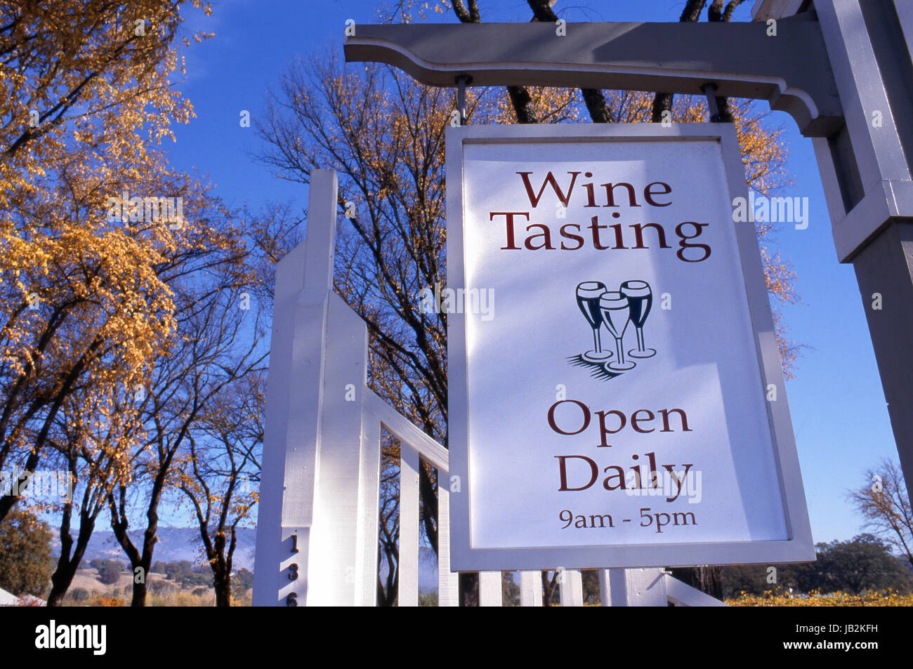 Degustazione di vini USA vigneto appeso all'ingresso del Fetzer Valley Oaks Ranch, vigneti e cantina, Mendocino County, California. USA Foto Stock