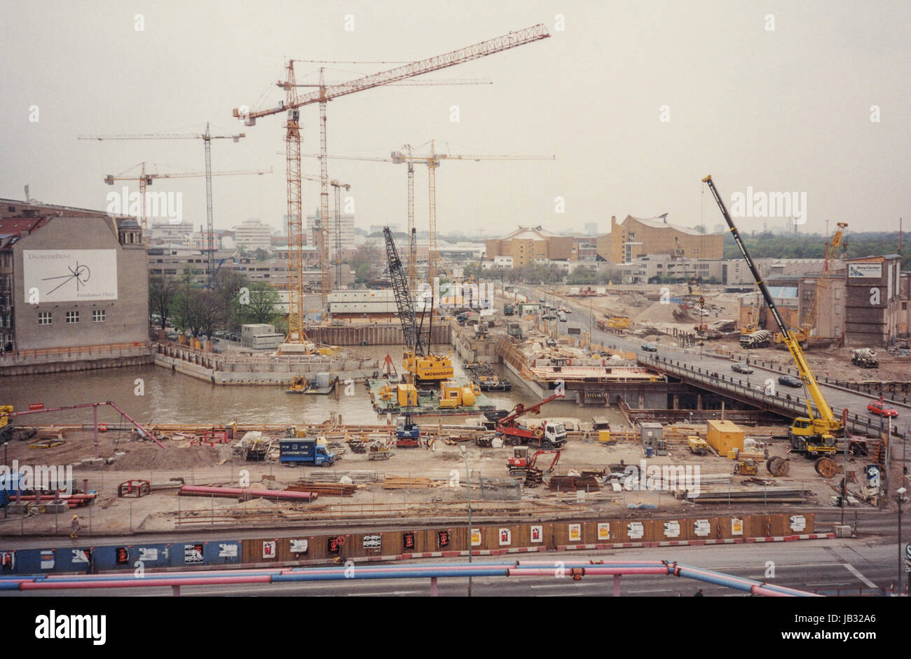 Berlino, Germania - 25 Aprile 1996: Potsdamer Platz è stato il più grande sito di costruzione in tutta Europa Foto Stock