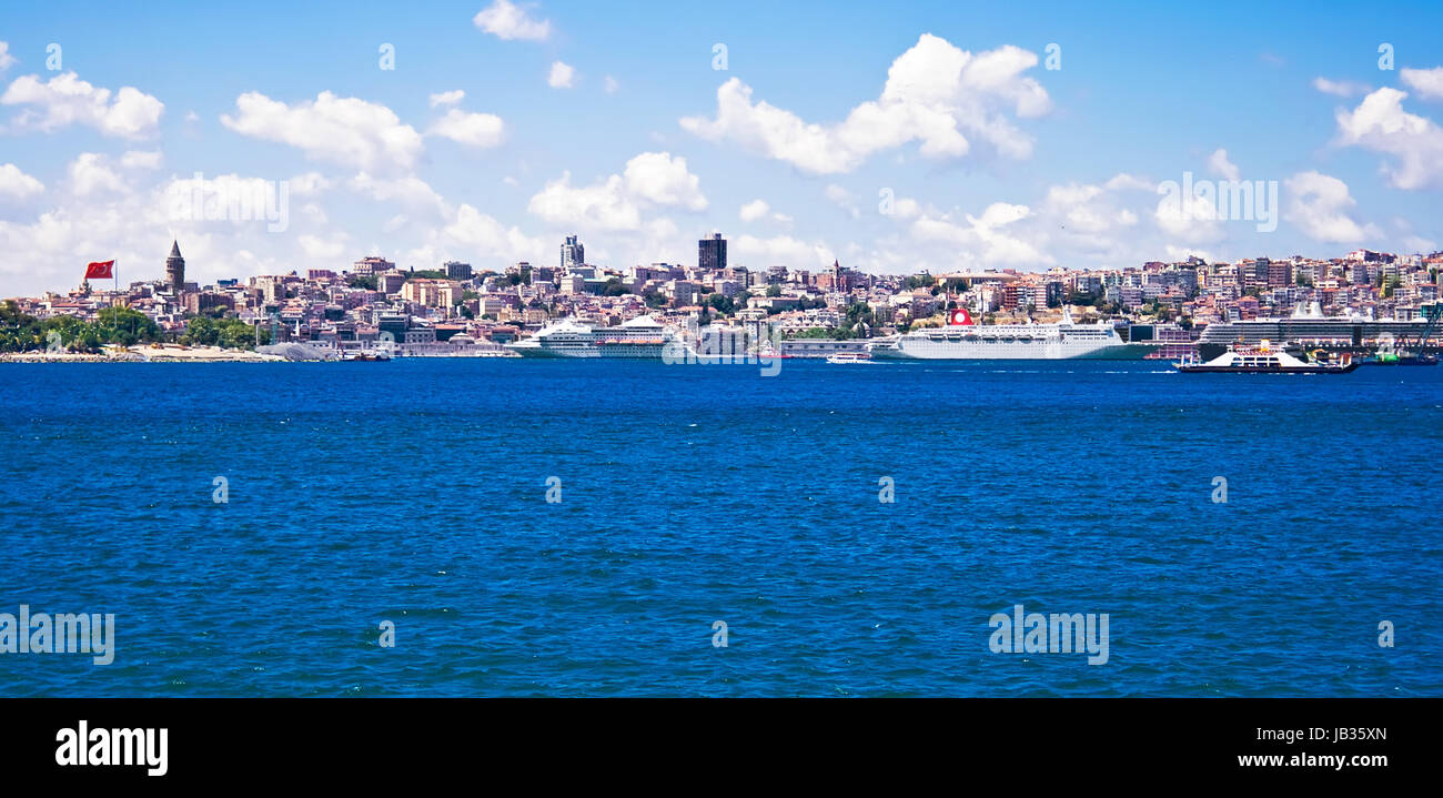 Il Porto di Istanbul e Torre Galata, Turchia Foto Stock