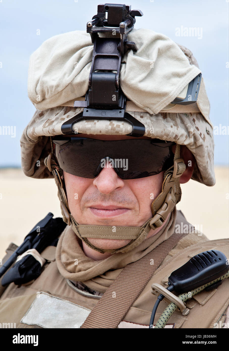 US marine nel deserto e uniforme di protezione degli occhiali