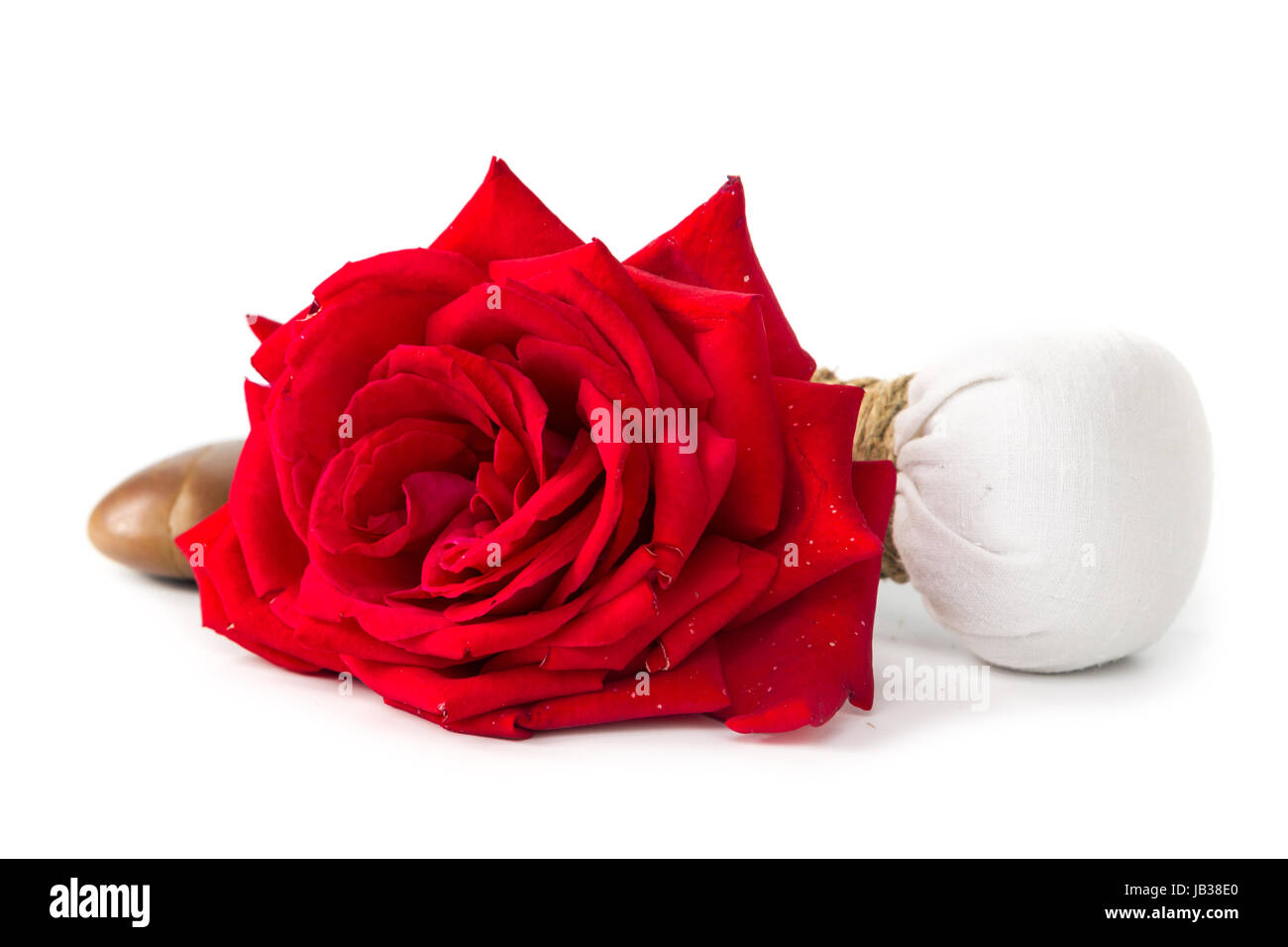 Red rose sapone di erbe spa concept su sfondo bianco Foto Stock