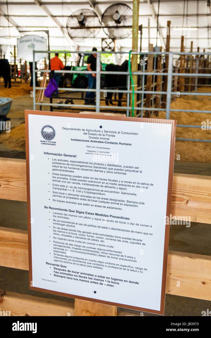 Miami Florida,Tamiami Park,Miami-Dade County Youth Fair & Exposition,County fair,zootecnia,fienile,lettera inviata,informazioni,avvertimento,spagnolo,lingua Foto Stock