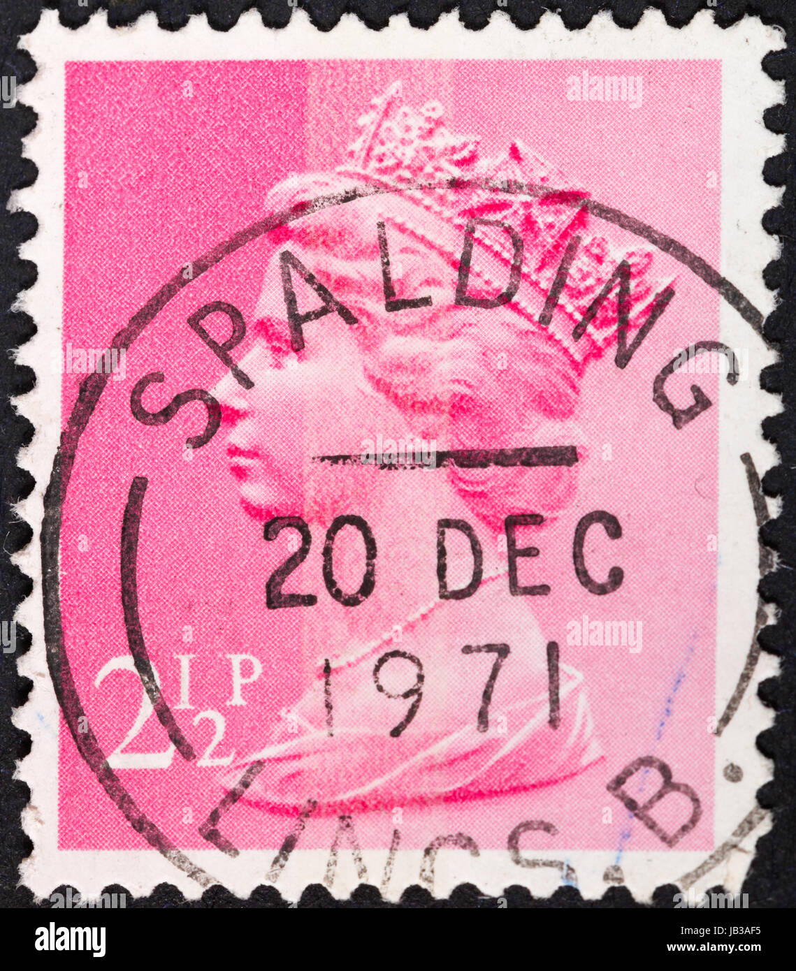 Regno Unito - circa 1972: un francobollo stampato nel Regno Unito mostra la regina Elisabetta in rosa, circa 1972 Foto Stock