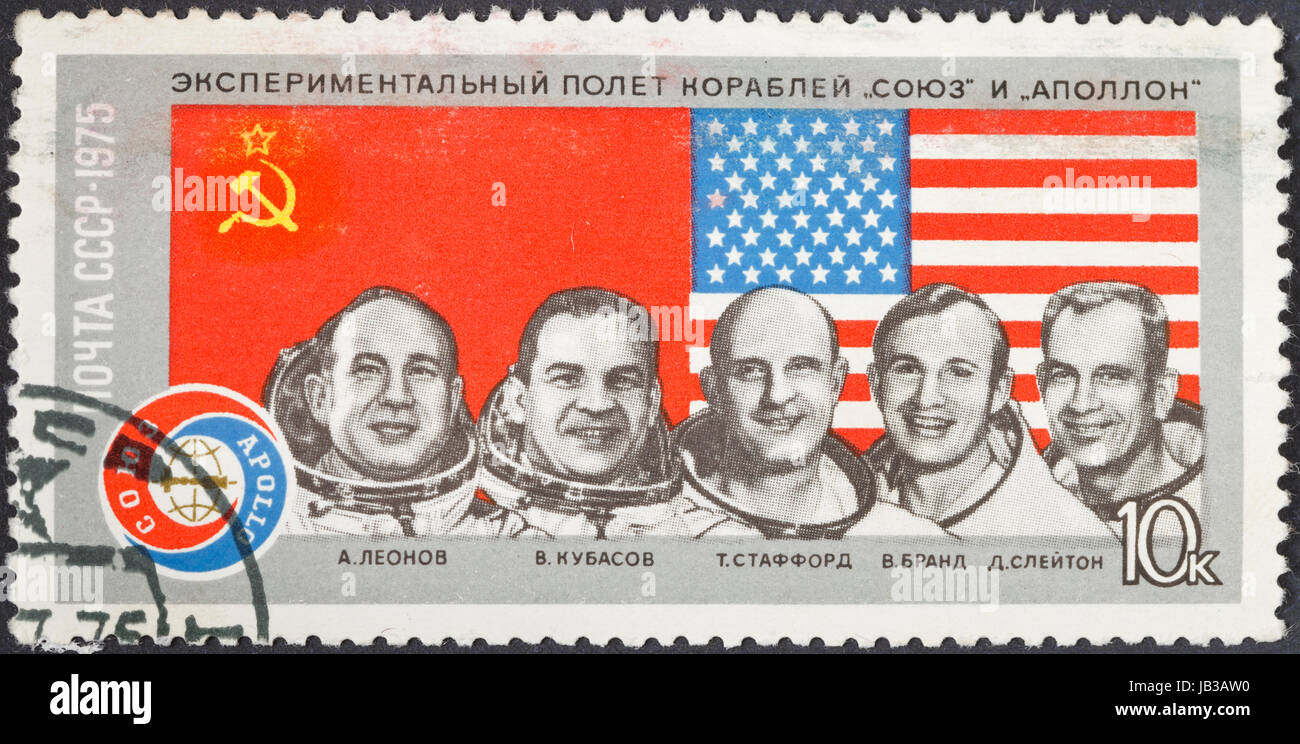 Unione Sovietica - circa 1975: un francobollo stampato in URSS mostra Apollo  Soyuz Test Project - Ritratto astronauti Slayton, marchio,Stafford,  Kubasov, Leonov, circa 1975 Foto stock - Alamy