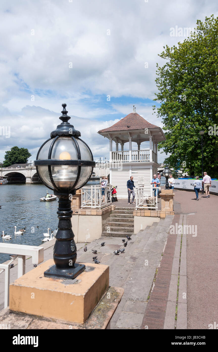 Riverside Walk, Kingston upon Thames, Royal Borough di Kingston upon Thames, Greater London, England, Regno Unito Foto Stock