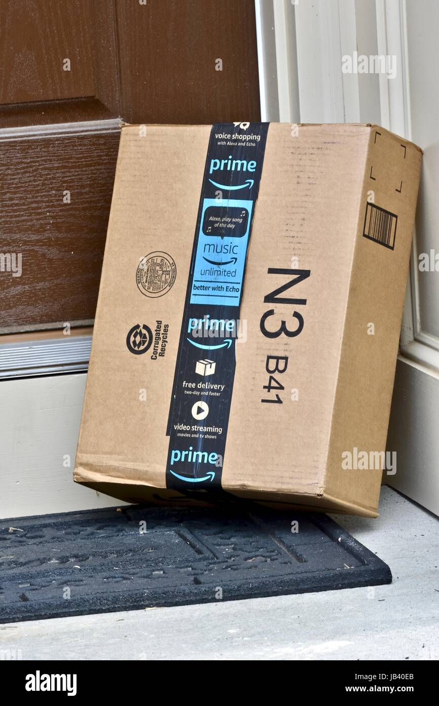 La perfezione del Amazon scatola di imballaggio consegna Foto stock - Alamy