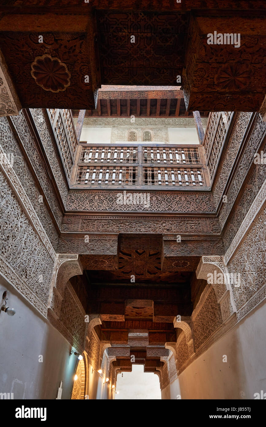 Architettura moresca di scuola islamica medersa Ben Youssef, Marrakech, Marocco, Africa Foto Stock