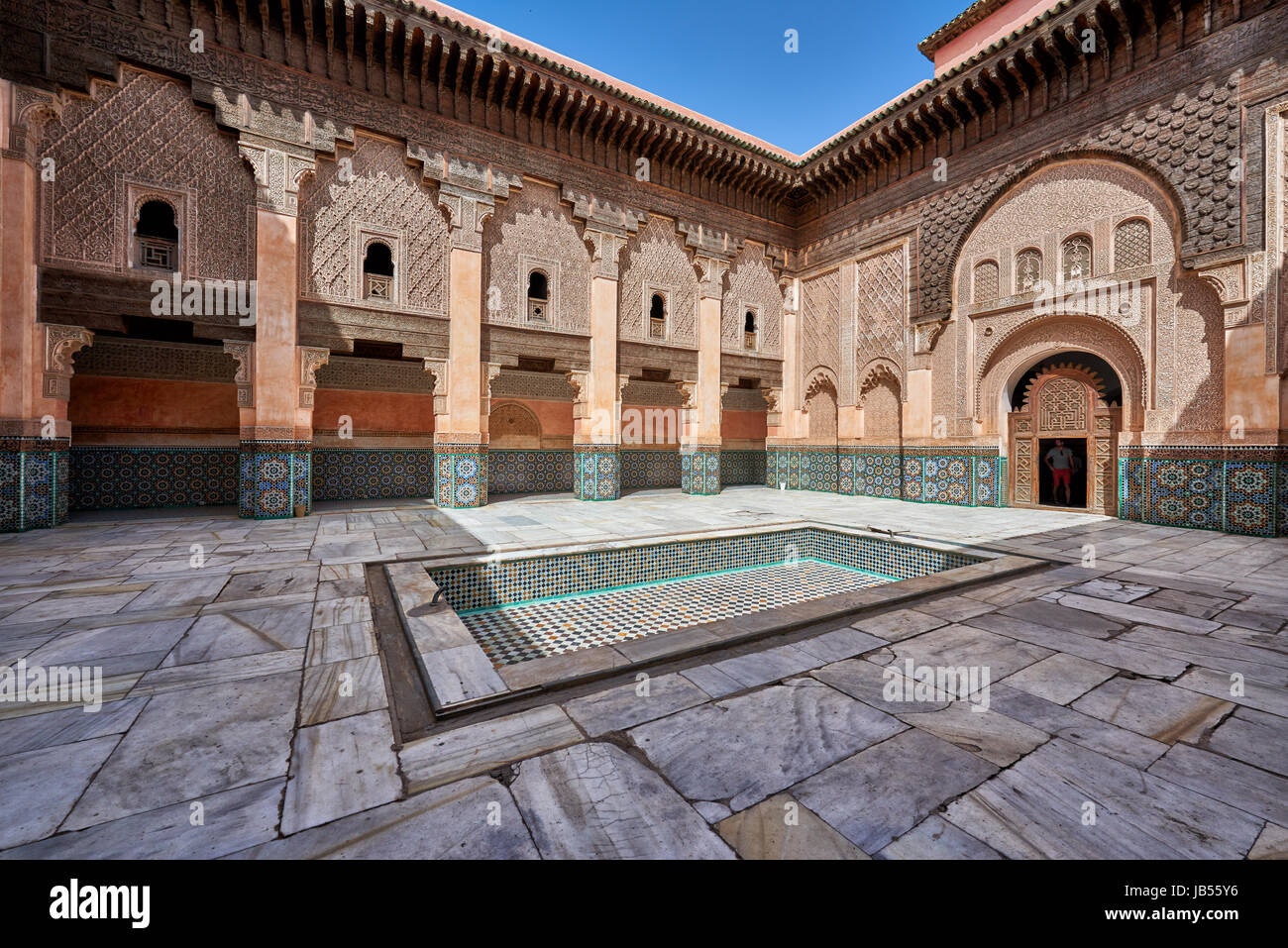 Architettura moresca di scuola islamica medersa Ben Youssef, Marrakech, Marocco, Africa Foto Stock