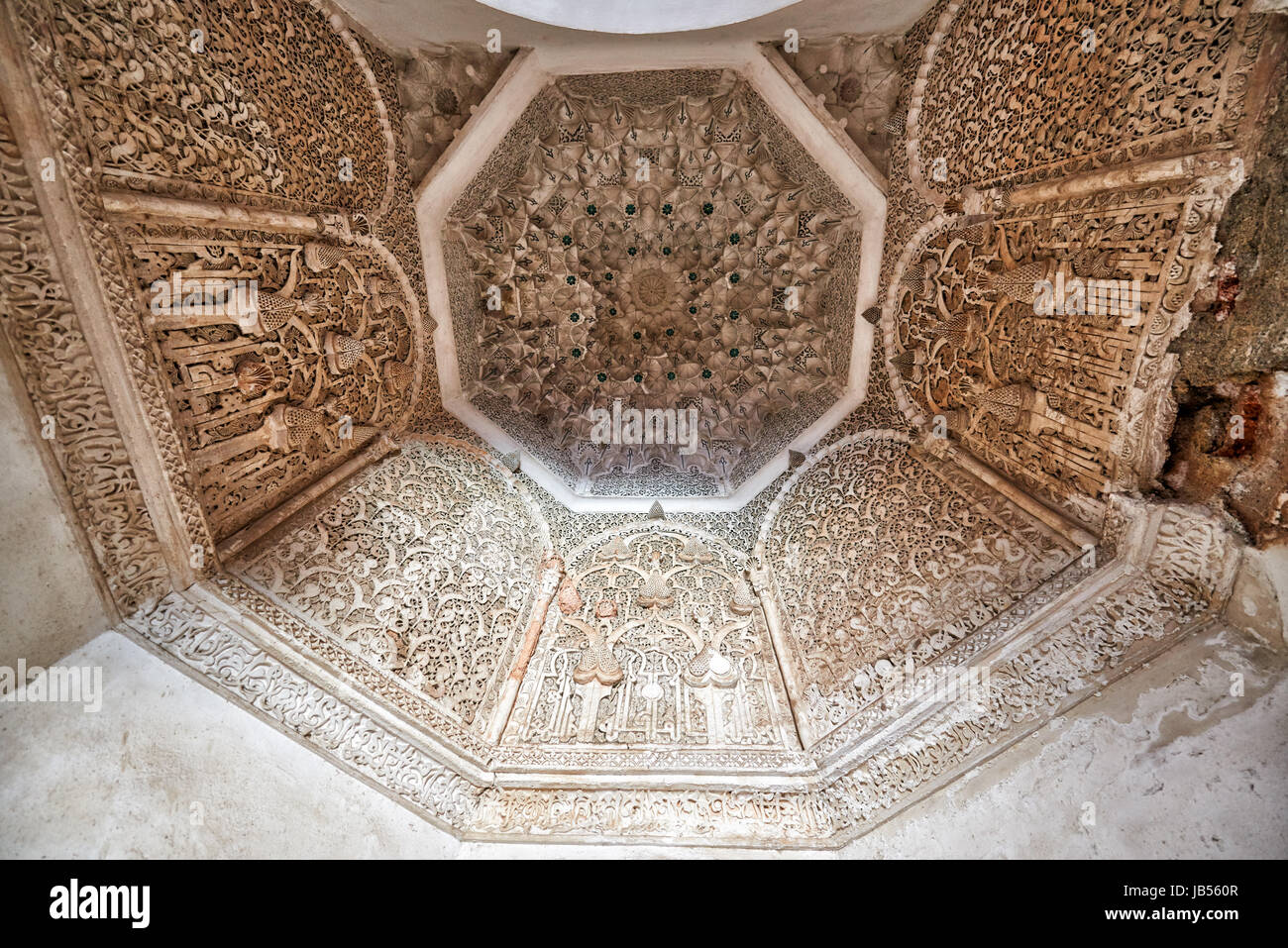 Architettura moresca di scuola islamica medersa Ben Youssef, Marrakech, Marocco, Africa Foto Stock