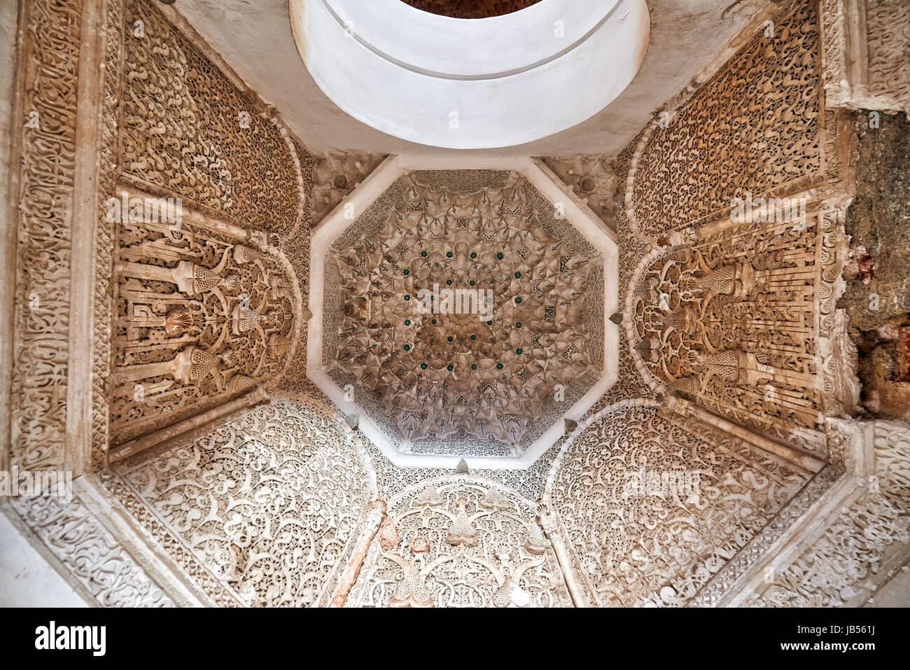 Architettura moresca di scuola islamica medersa Ben Youssef, Marrakech, Marocco, Africa Foto Stock