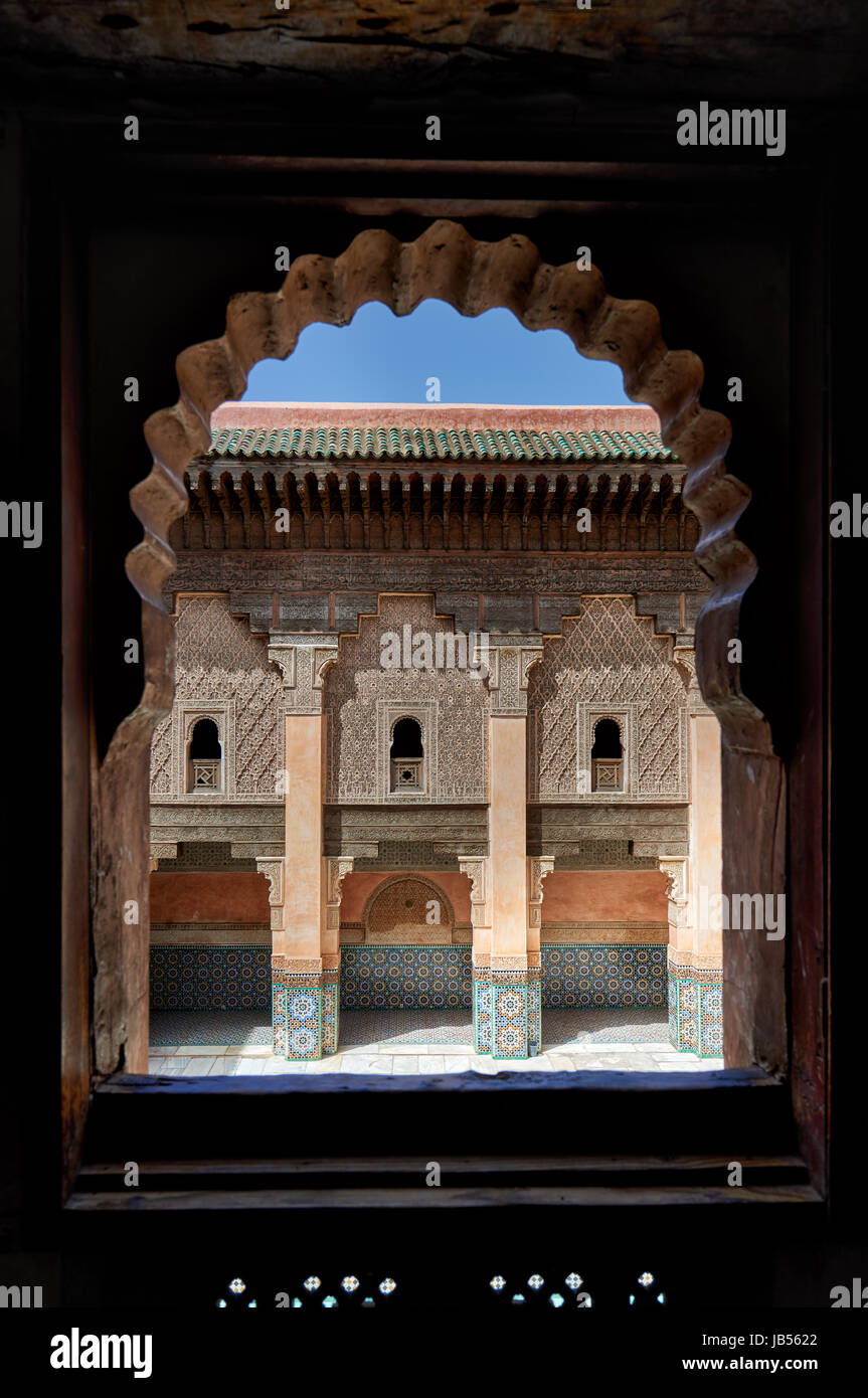 Architettura moresca di scuola islamica medersa Ben Youssef, Marrakech, Marocco, Africa Foto Stock