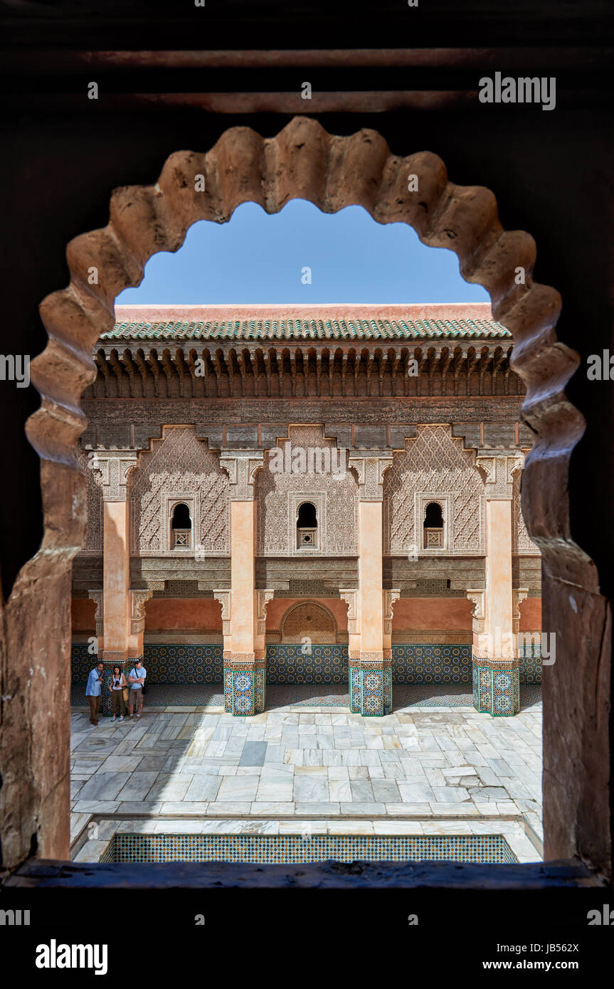 Architettura moresca di scuola islamica medersa Ben Youssef, Marrakech, Marocco, Africa Foto Stock