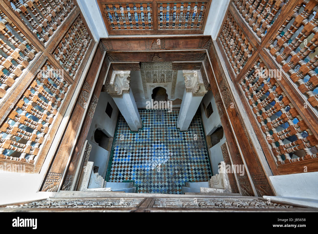 Architettura moresca di scuola islamica medersa Ben Youssef, Marrakech, Marocco, Africa Foto Stock