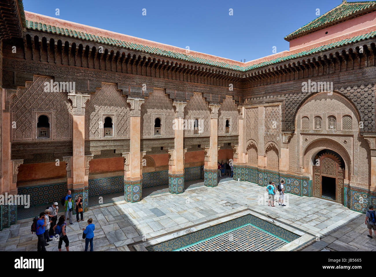 Architettura moresca di scuola islamica medersa Ben Youssef, Marrakech, Marocco, Africa Foto Stock