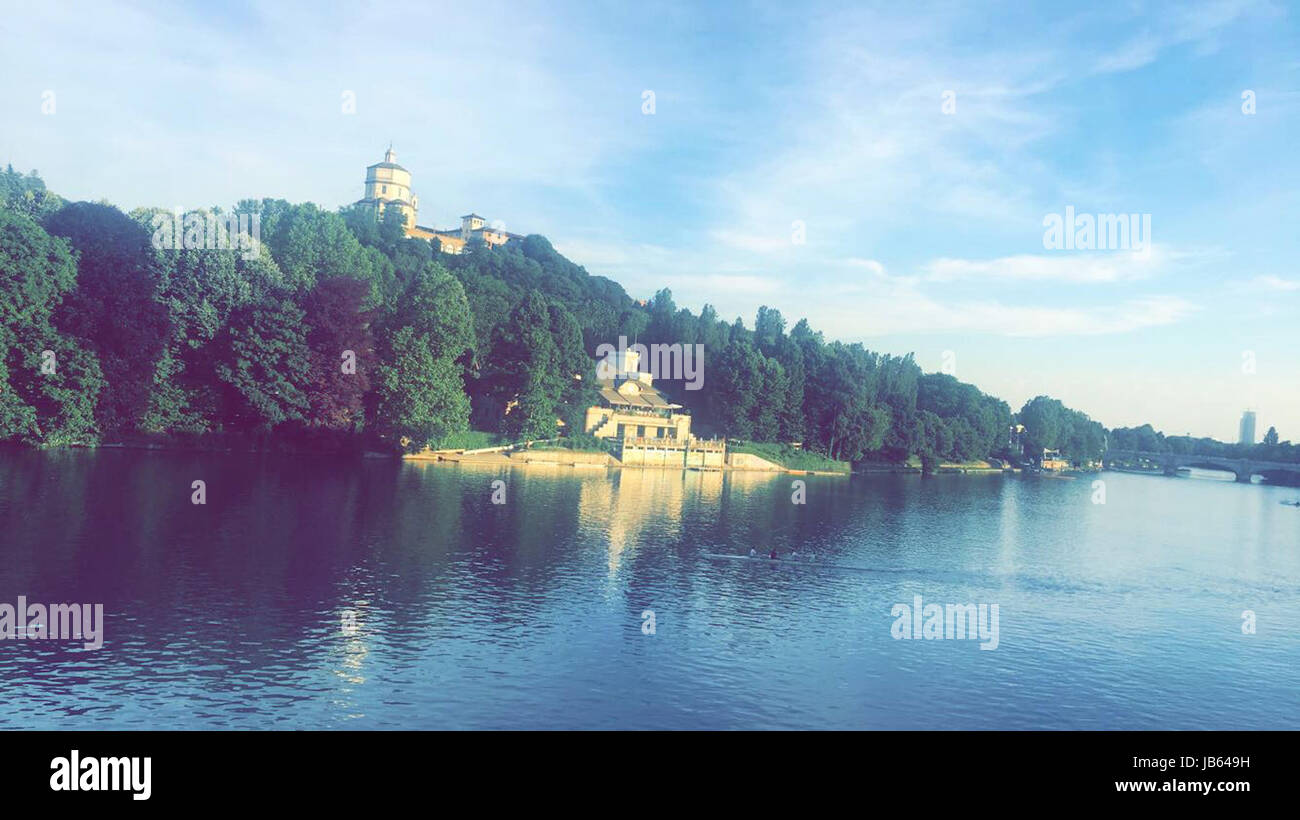 Santa Maria di Monte dei Cappuccini chiesa dal fiume Po a Torino (Torino), Italia Foto Stock
