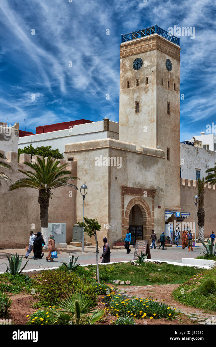 Parete della città a Avenue Oqba Ibn Nafiaa nella medina di Essaouira, sito patrimonio mondiale dell'UNESCO, Marocco, Africa Foto Stock