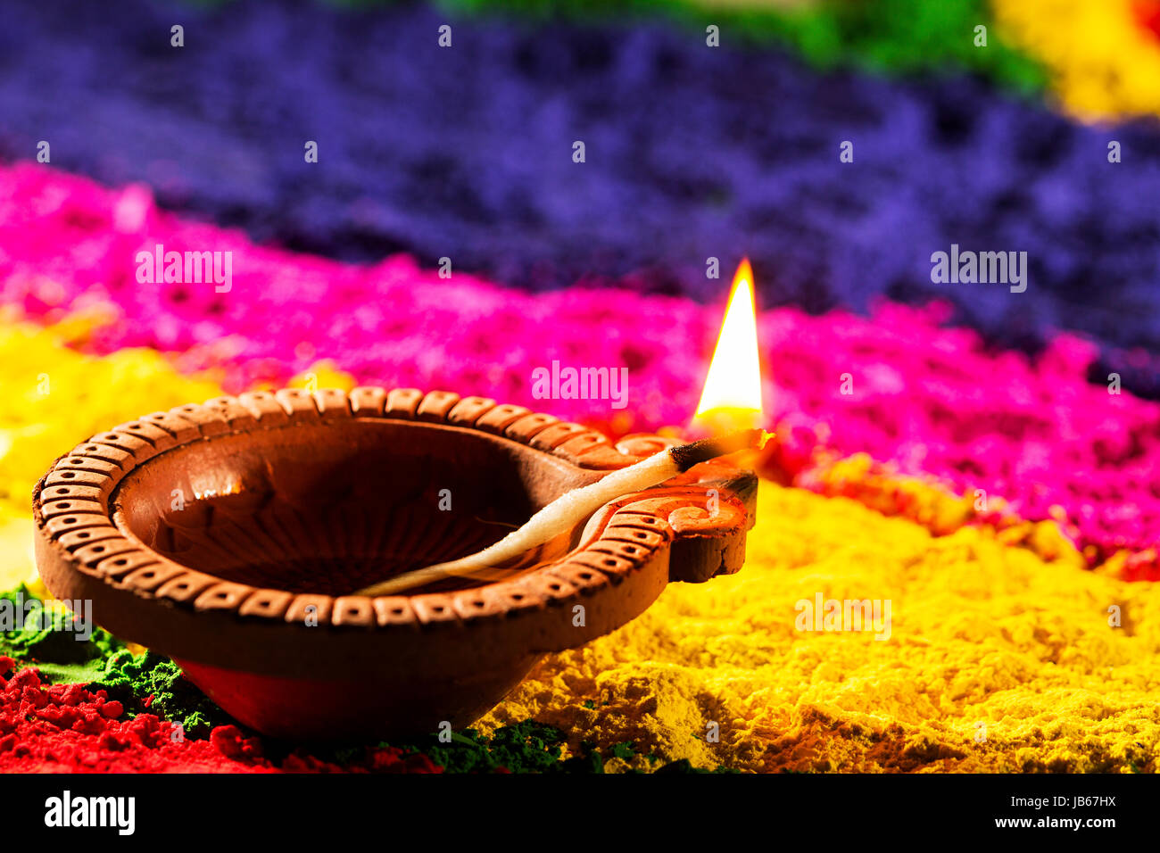Indiano festival divali diya colore rangoli nessuno Foto Stock