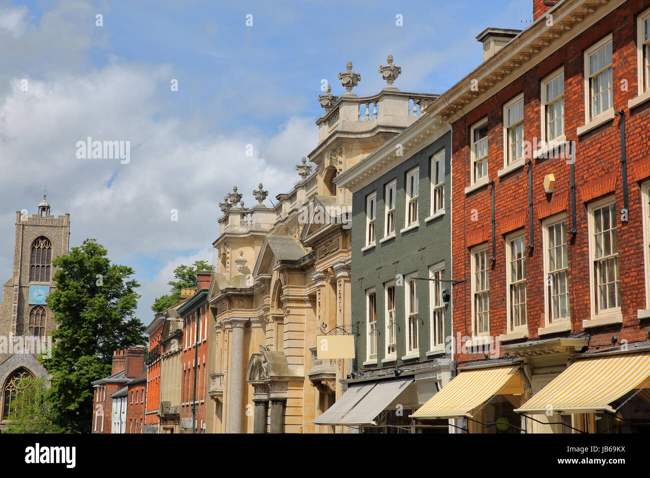 Georgiana e Vittoriana ospita presso il St Giles Street a Norwich, Norfolk, Regno Unito - La Chiesa di St Giles in background Foto Stock