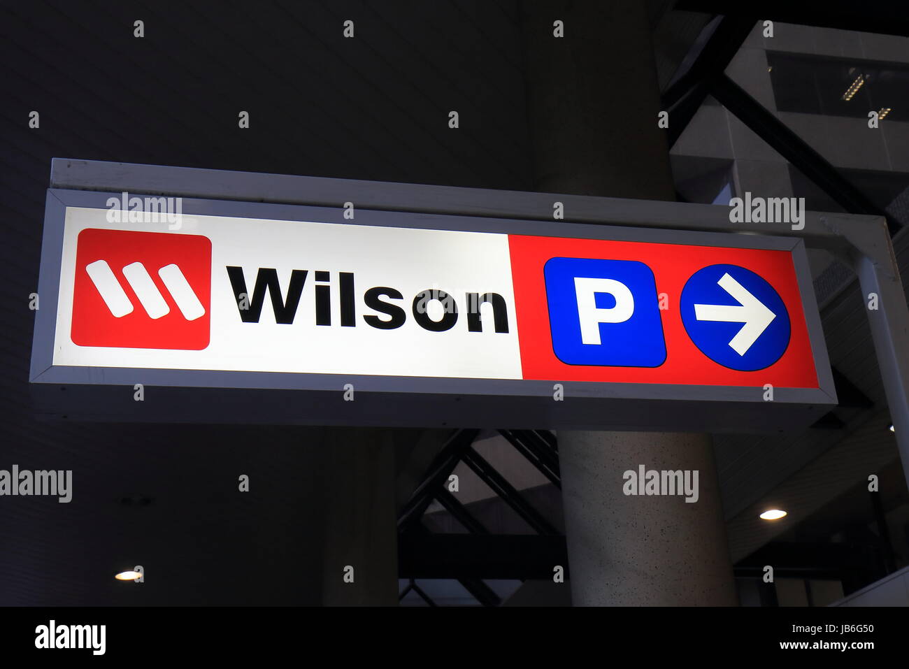 Wilson segno parcheggio. Wilson è un parco auto della società di gestione in primo luogo aperto per affari in Perth operante in tutto il mondo. Foto Stock