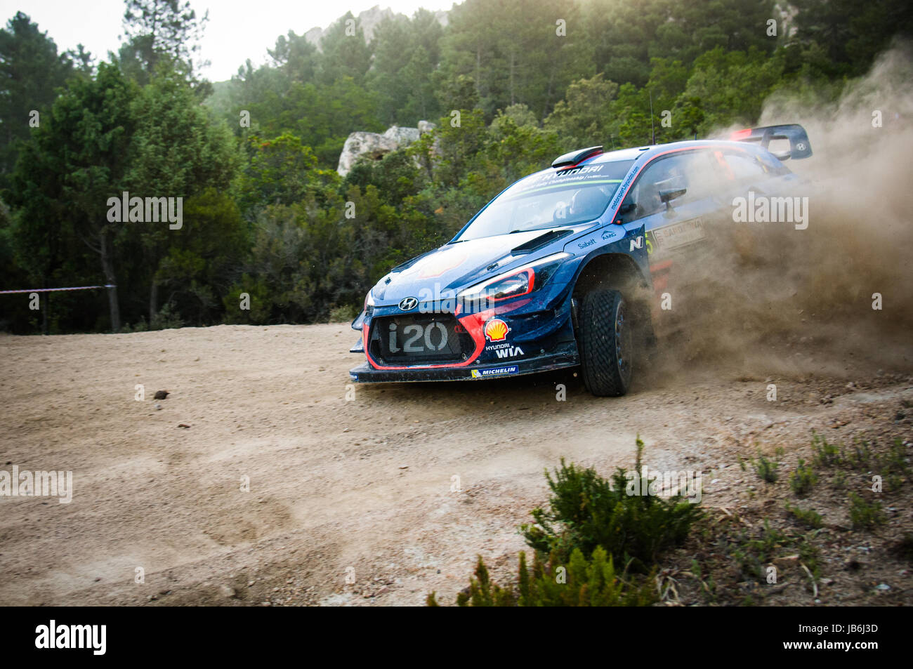 Olbia, Italia, il 9 giugno 2017. FIA World Rally Championship - Rally d'Italia Sardegna 2017. Stage speciale n. 2: Terranova. Hyunday I20, NEUVILLE / GILSOUL Credito: Giacomo Altamira/Alamy Live News Foto Stock