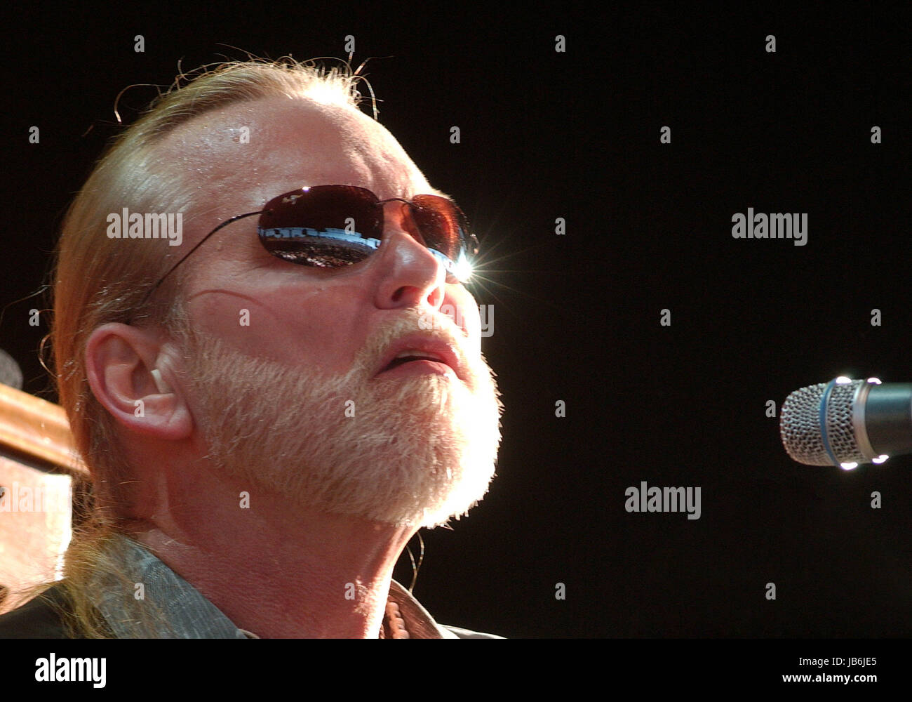 27 maggio 2017 - file foto: GREGORY LENOIR " GREGG ALLMAN" (nato il 8 dicembre 1947Ê- morì il 27 maggio 2017) era un musicista americano, cantante e cantautore. Egli è meglio conosciuto per l'esecuzione nella Allman Brothers Band. A seguito di una serie di problemi di salute, Allman muore nella sua casa di Savannah, Georgia, il 27 maggio 2017, a causa di complicazioni del cancro del fegato. Egli era di 69 anni. Nella foto: 3 Ottobre 2006 - Pittsburgh, PA, Stati Uniti - 27 Maggio 2017 - Gregg Allman, membro fondatore della Allman Brothers Band che ha vinto il dramma della famiglia, la tossicodipendenza e i problemi di salute per diventare un anziano brizzolato s Foto Stock
