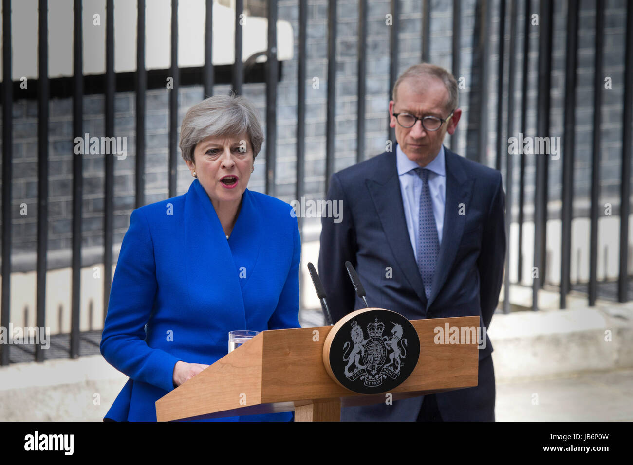 Londra, Regno Unito. Il 9 giugno, 2017. Theresa Maggio post-elettorale, dichiarazione n. 10 Downing Street, Londra, Regno Unito. 09 Giugno, 2017. Credito: Sebastian Remme/Alamy Live News Foto Stock