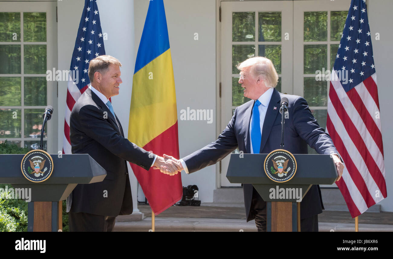 Washington DC, 9 giugno conferenza stampa con Klaus Iohannis, Presidente della Romania. I due presidenti hanno ribadito il loro impegno per gli altri paesi. Patsy Lynch/MediaPunch Foto Stock