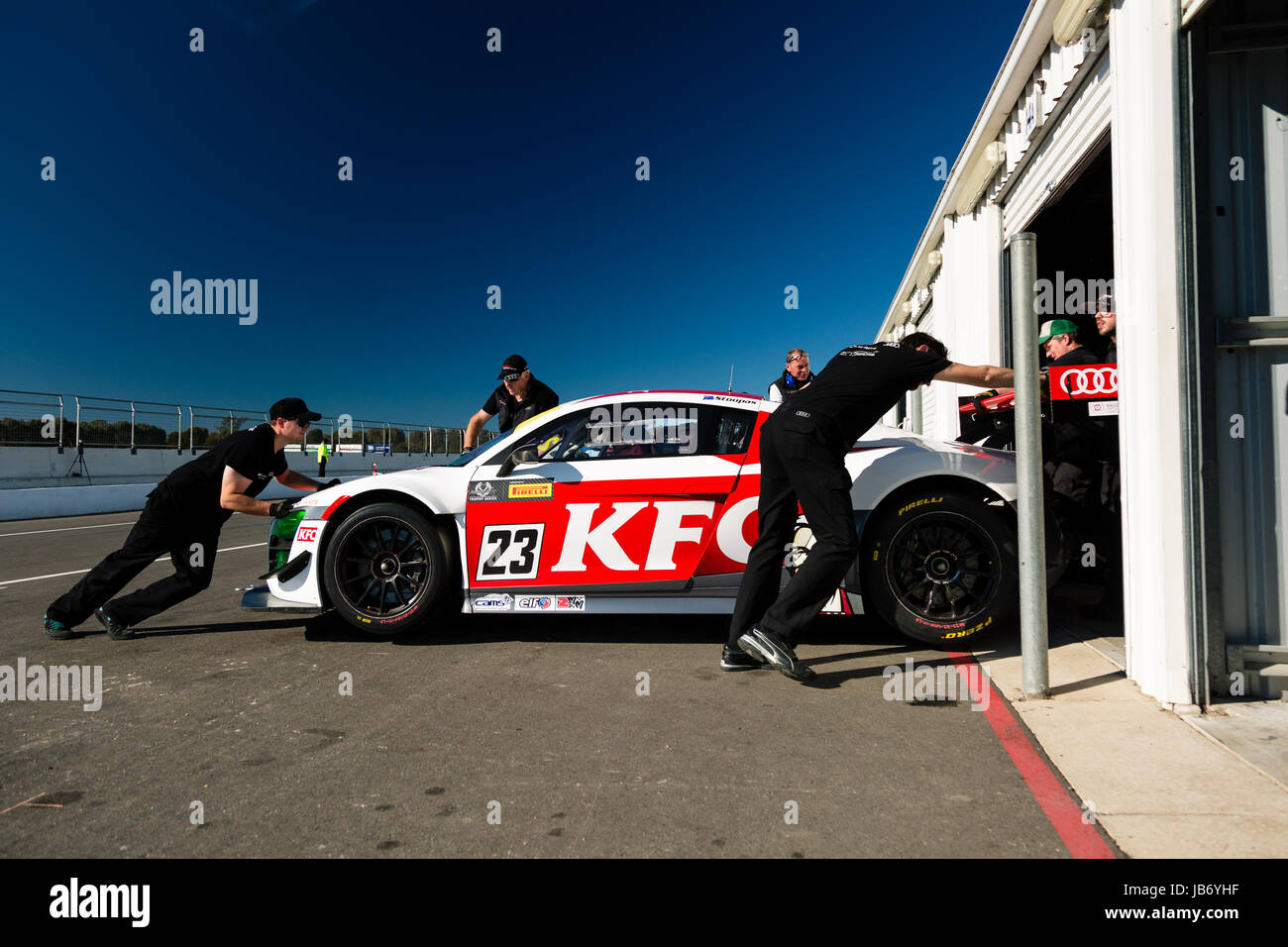 Melbourne, Australia. Decimo Giugno, 2017. La vita in pit lane durante il 2017 Shannon cittadini, Round 3 - Winton, Australia il 10 giugno 2017. Credito: Dave Hewison sport/Alamy Live News Foto Stock