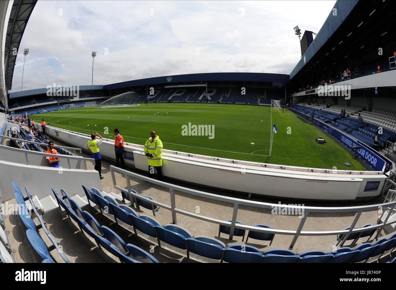 Vista interna Loftus Road terreno QPR V Bolton Wanderers Loftus Road Stadium Londra Inghilterra 13 Agosto 2011 Foto Stock